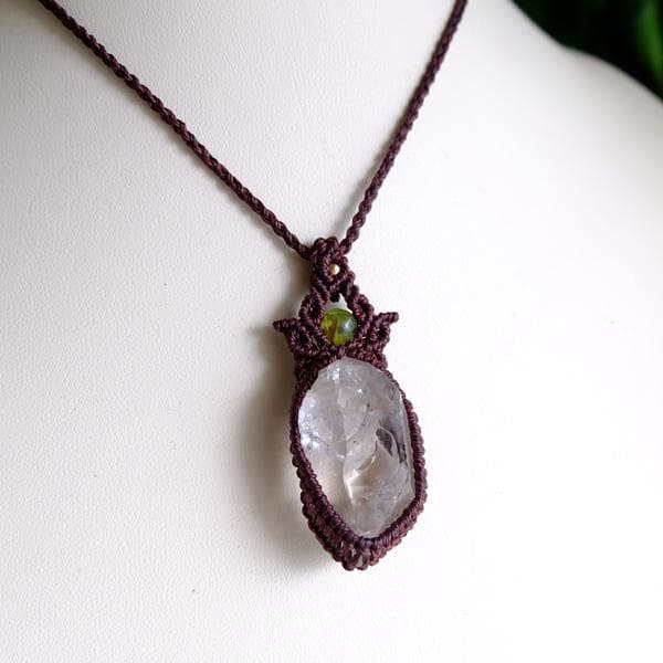 ガネーシュヒマール産 ヒマラヤ水晶原石 マクラメ編みペンダントネックレス3754