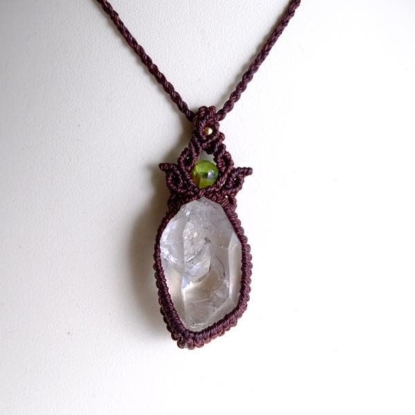 ガネーシュヒマール産 ヒマラヤ水晶原石 マクラメ編みペンダントネックレス3754