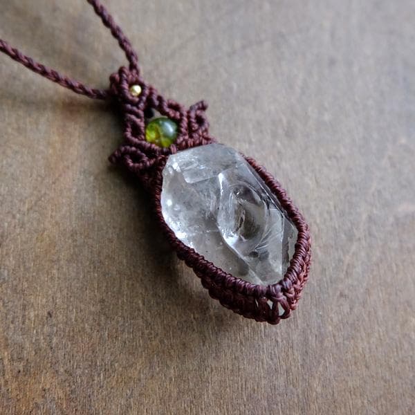 ガネーシュヒマール産 ヒマラヤ水晶原石 マクラメ編みペンダントネックレス3754