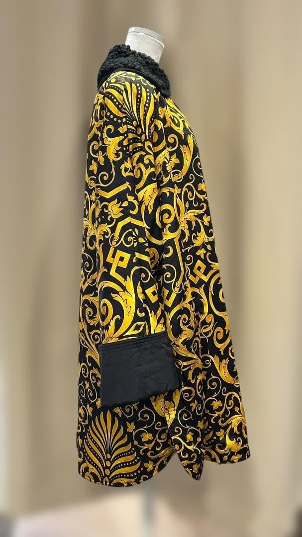 GIANNI VERSACE　ジャンニヴェルサーチ　バロック柄シルクコート