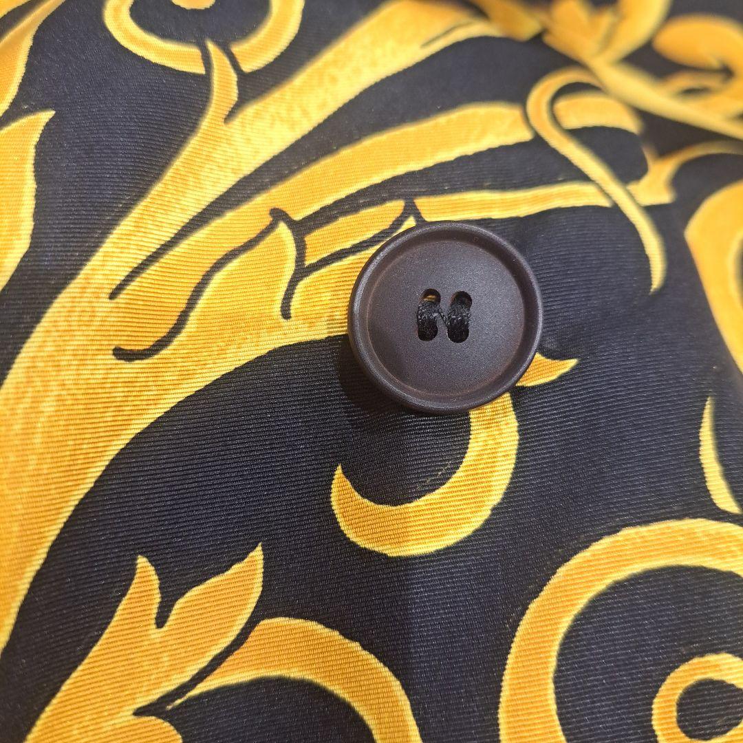 GIANNI VERSACE　ジャンニヴェルサーチ　バロック柄シルクコート