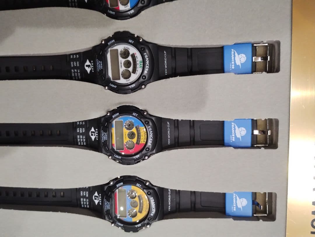 未使用美品！FIFAワールドカップ1998時計セット 全32本限No.0154