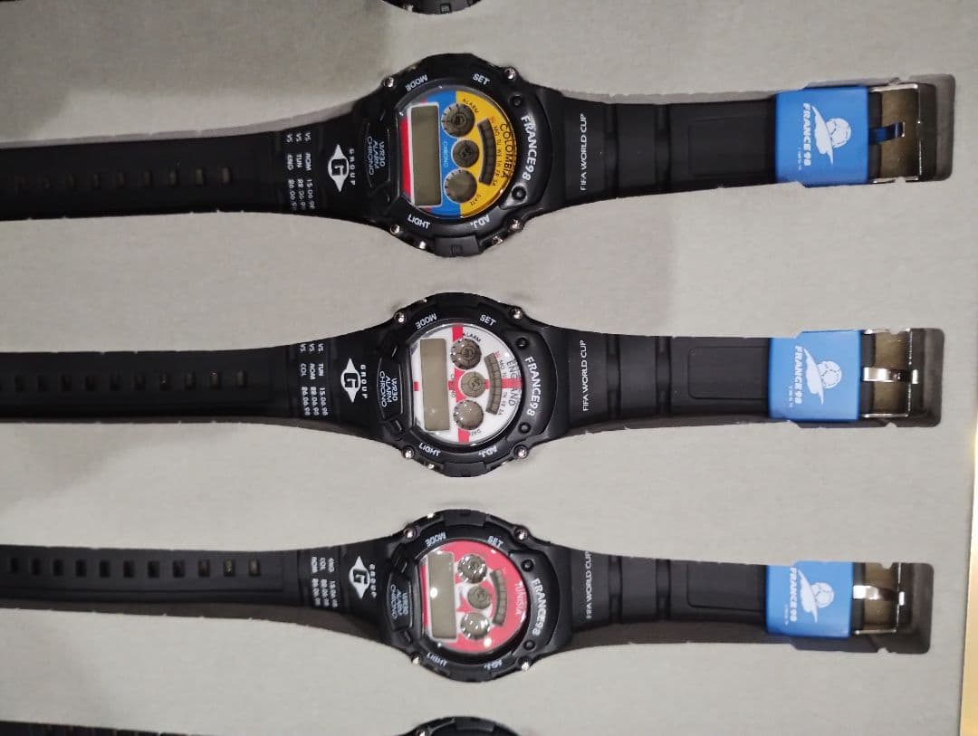 未使用美品！FIFAワールドカップ1998時計セット 全32本限No.0154