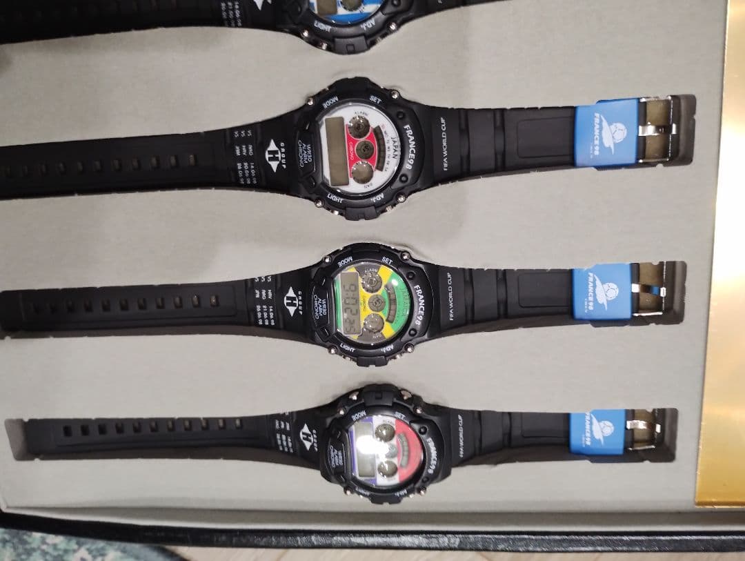 未使用美品！FIFAワールドカップ1998時計セット 全32本限No.0154