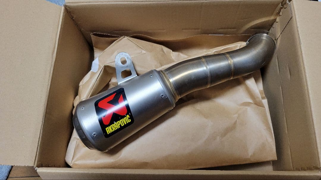 AKRAPOVICスリップオンYZF-R25/R3 MT-25/03 JMCA付