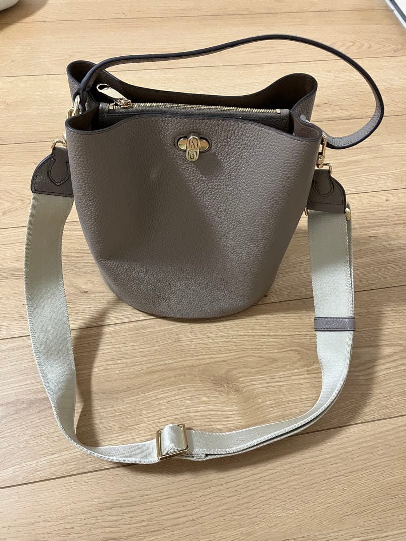 FURLA バケツ型ショルダーバッグ グレージュ