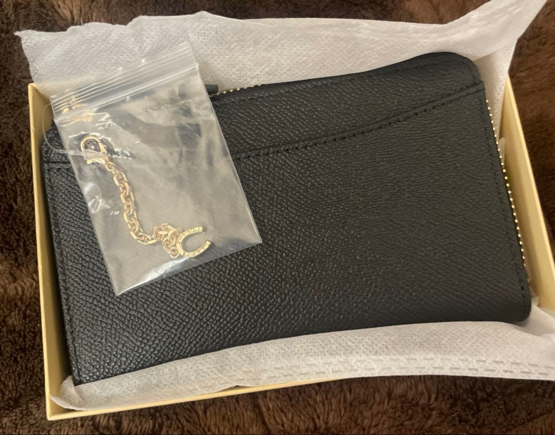 新品未使用品　牛革ミドルウォレット 馬蹄チャーム付き88 ブラック