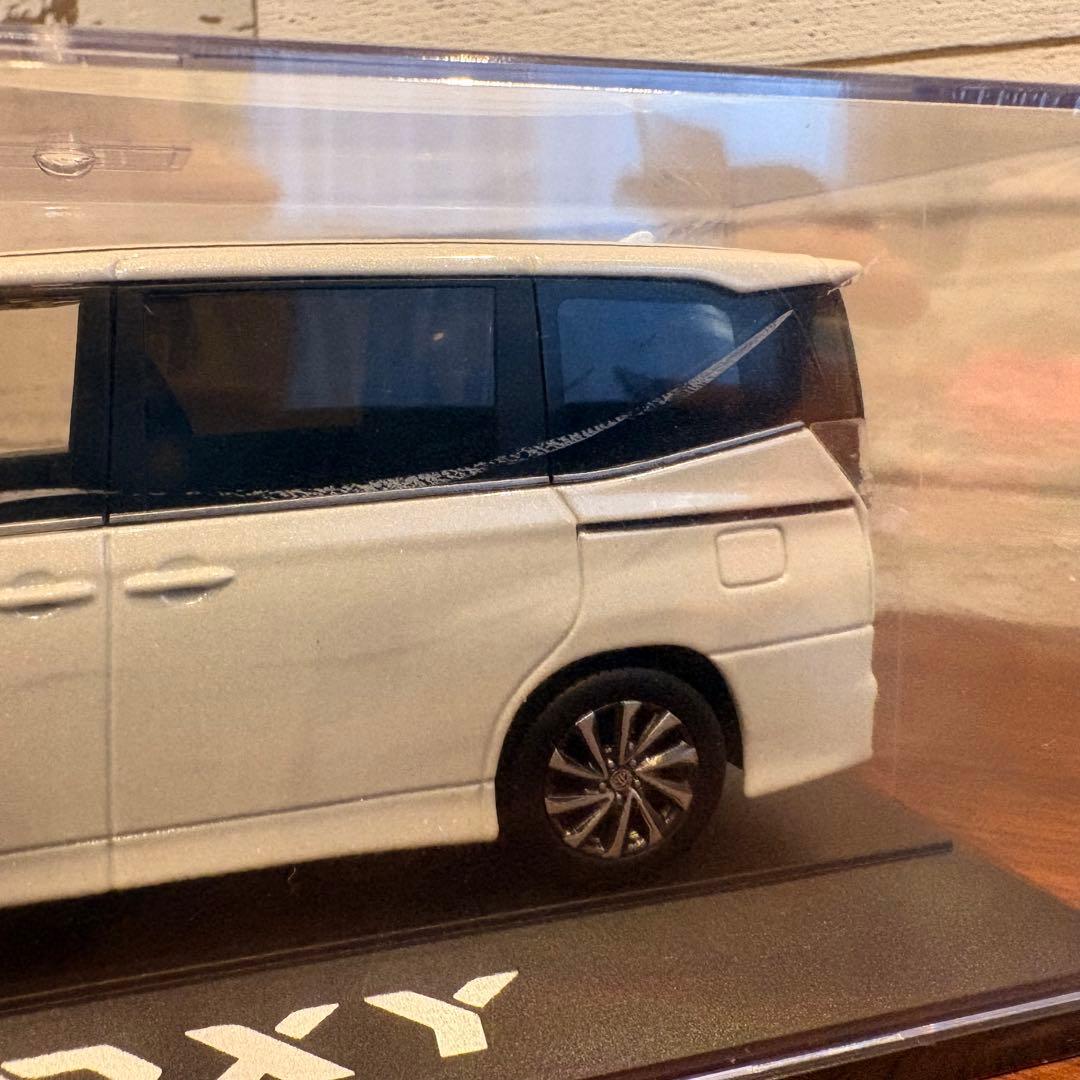 トヨタ 90型 ヴォクシー カラーサンプル ホワイト