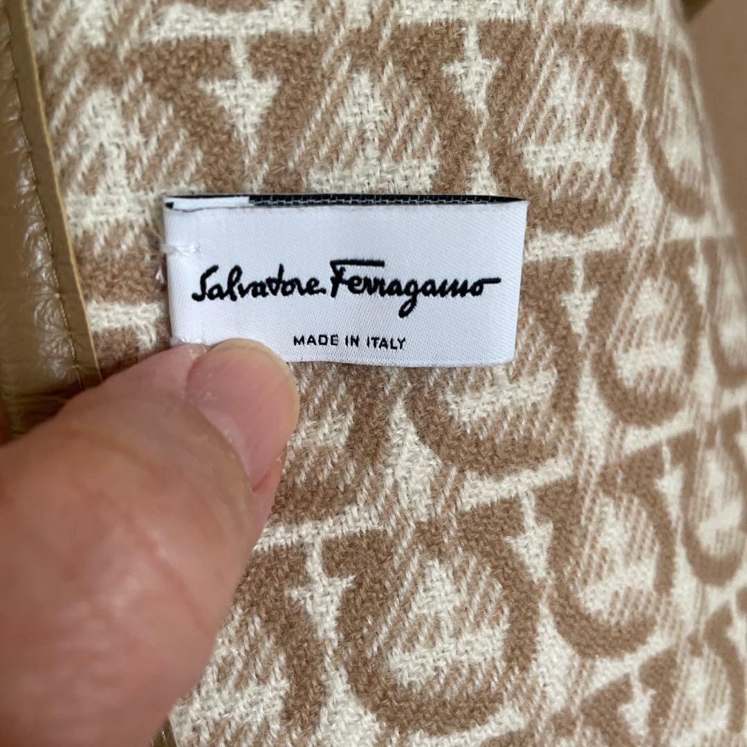 Salvatore Ferragamo ケープ
