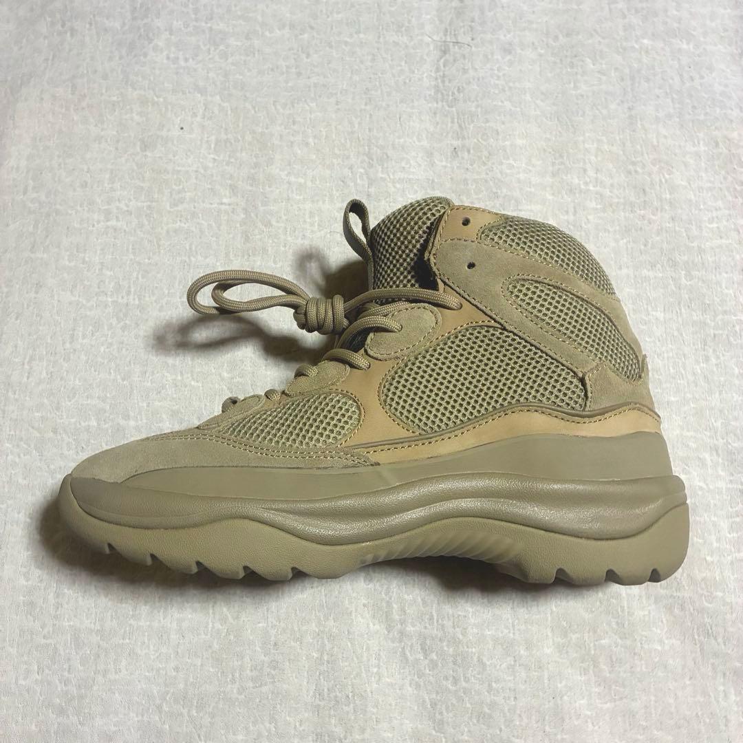 yeezy season 6 desert boots ベージュ