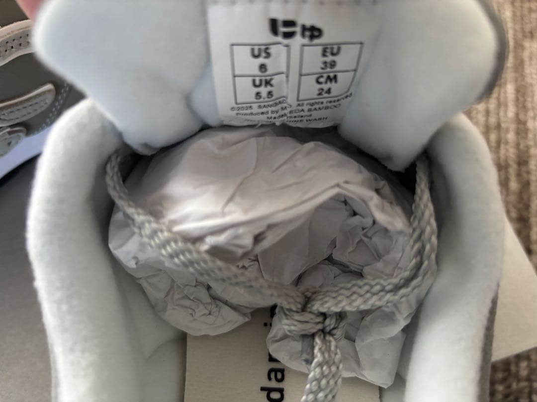 にゅSANGACIO グレー スニーカー24㎝新品未使用