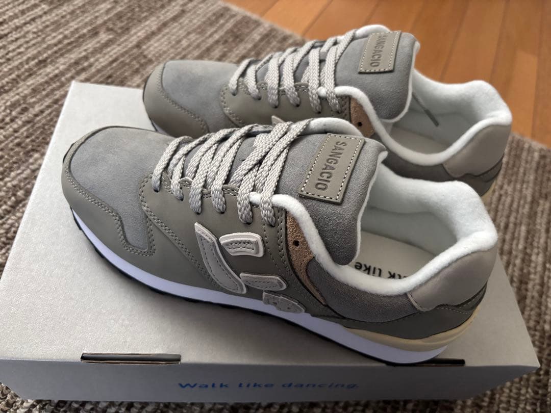 にゅSANGACIO グレー スニーカー24㎝新品未使用