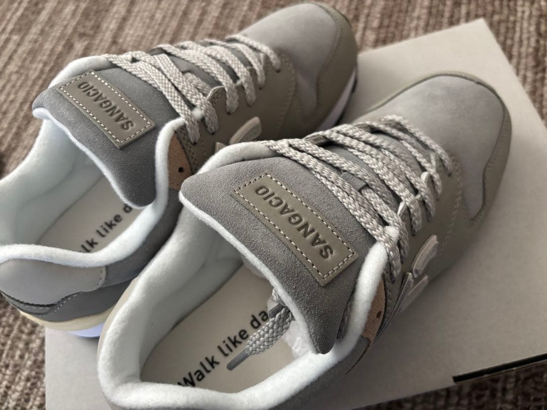 にゅSANGACIO グレー スニーカー24㎝新品未使用