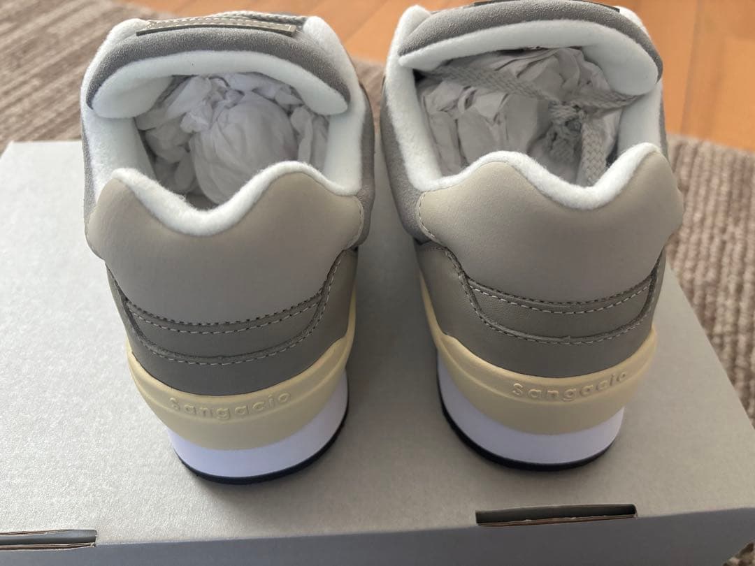 にゅSANGACIO グレー スニーカー24㎝新品未使用