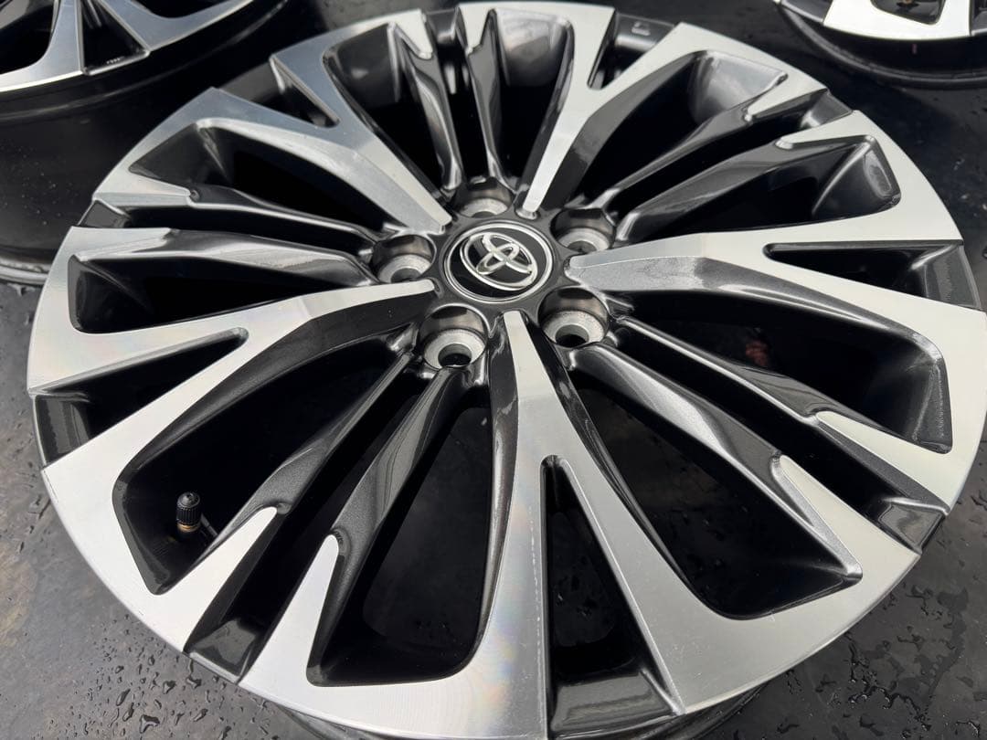 16日まで送料込み‼︎新車外し‼︎ ヤリスクロス Z 純正18インチホイール　③