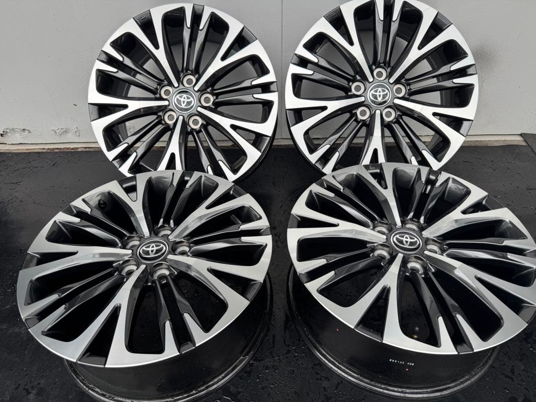 16日まで送料込み‼︎新車外し‼︎ ヤリスクロス Z 純正18インチホイール　③