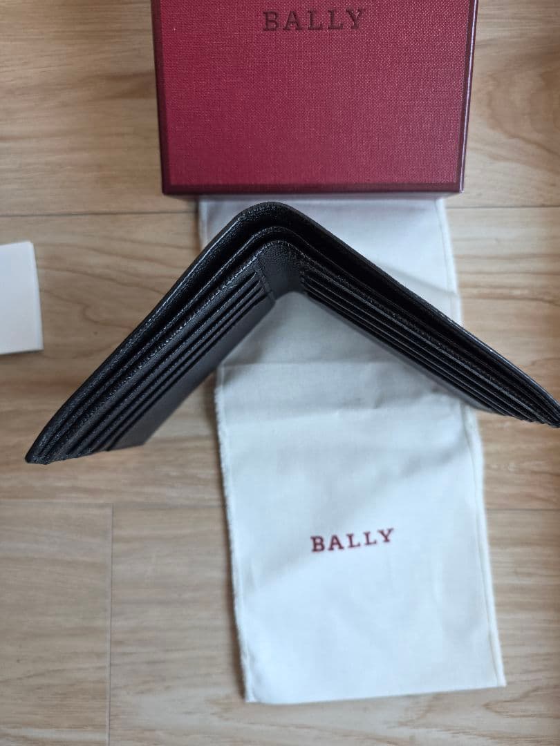 BALLY 二つ折り財布 カクタス刺繍