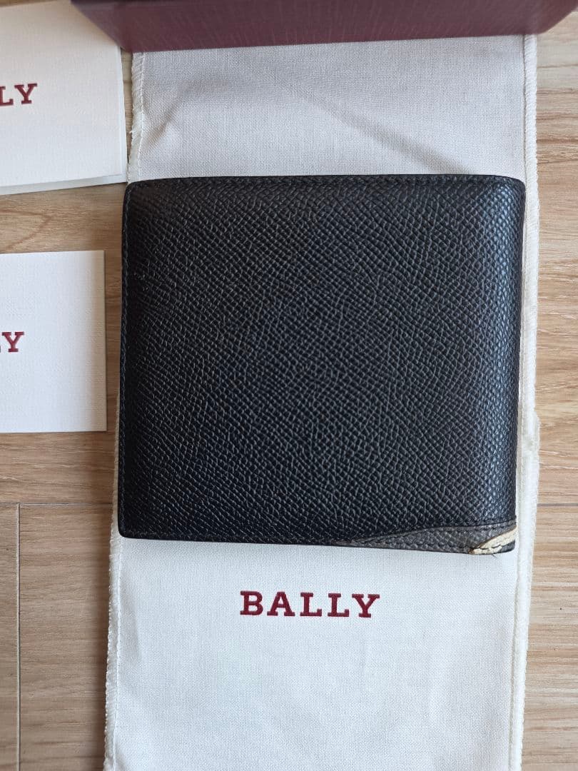 BALLY 二つ折り財布 カクタス刺繍
