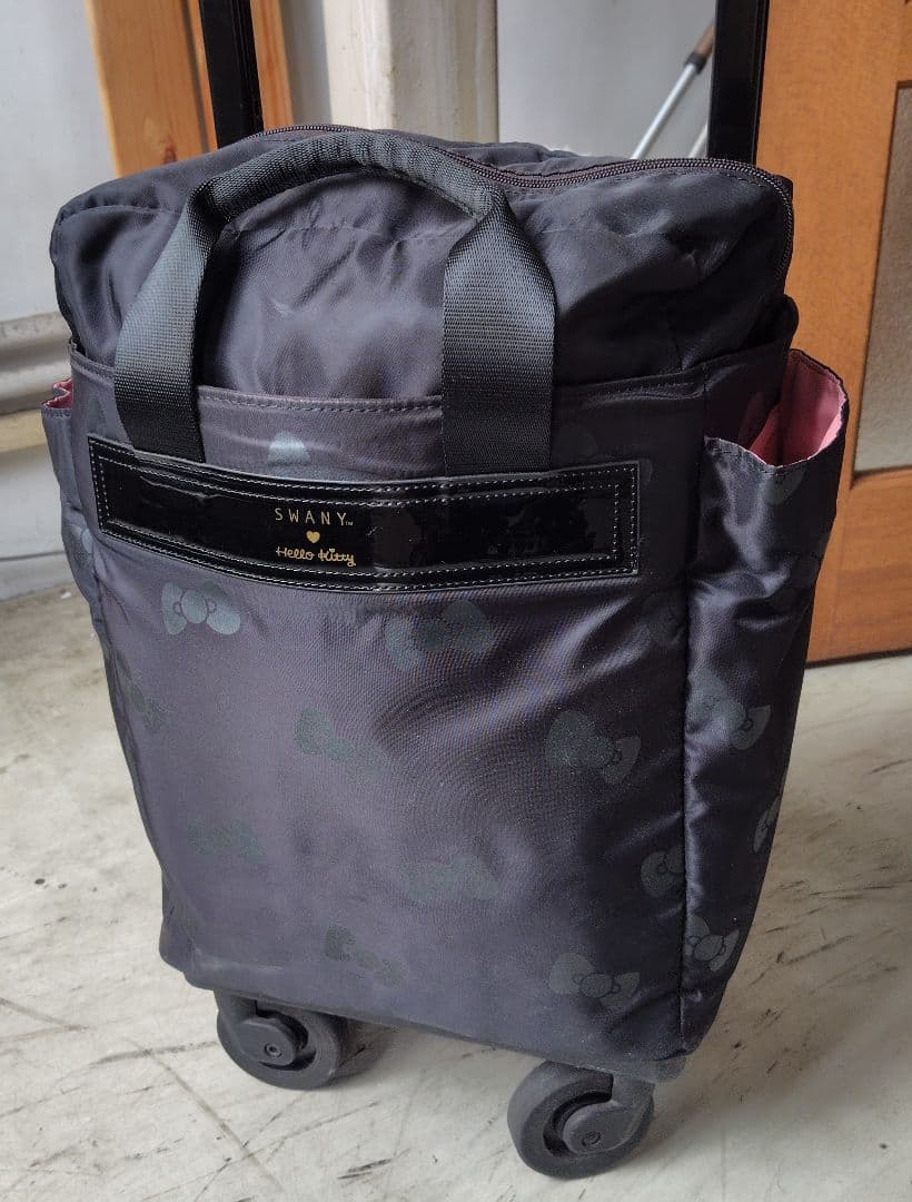 スワニー　キャリーバッグ　ハローキティ