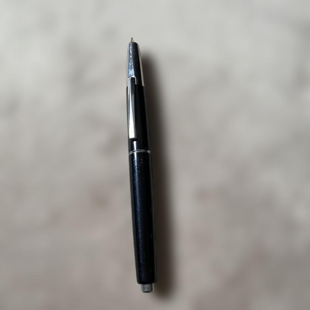 PILOTキャップレス万年筆 ノック式 14K 黒／シルバー