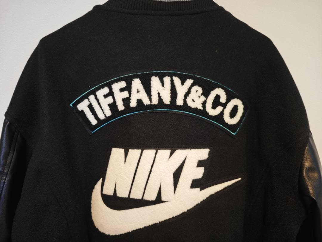 Nike スタジャン Tiffany & Co.刺繍付き　レプリカモデル