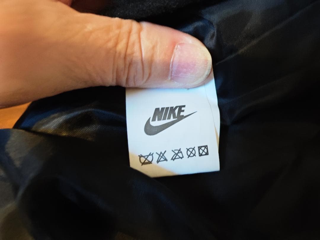Nike スタジャン Tiffany & Co.刺繍付き　レプリカモデル
