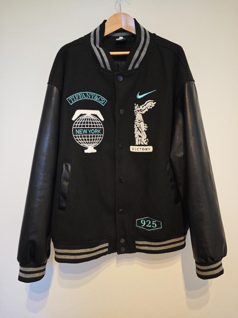 Nike スタジャン Tiffany & Co.刺繍付き　レプリカモデル