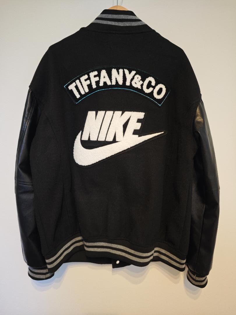 Nike スタジャン Tiffany & Co.刺繍付き　レプリカモデル