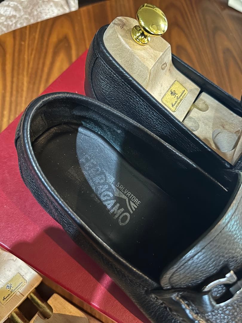 Salvatore Ferragamo メンズ　黒ローファー