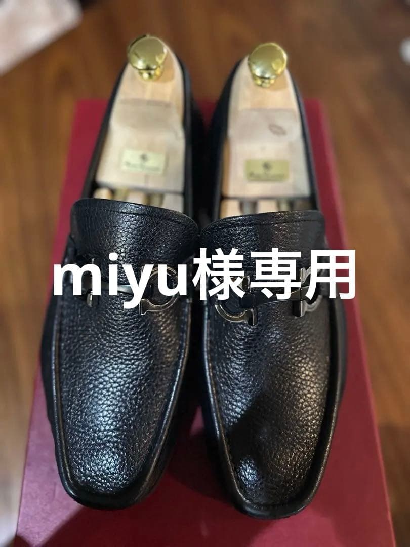 Salvatore Ferragamo メンズ　黒ローファー