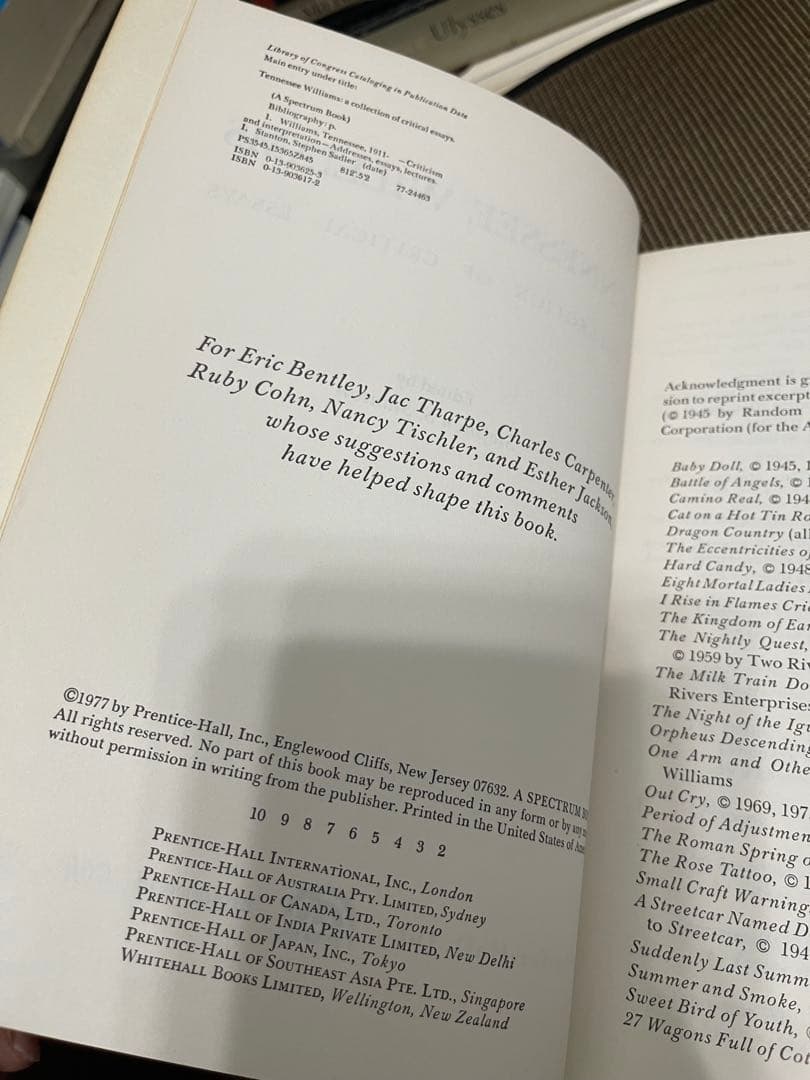 洋書 Tennessee Williams: Critical Essays