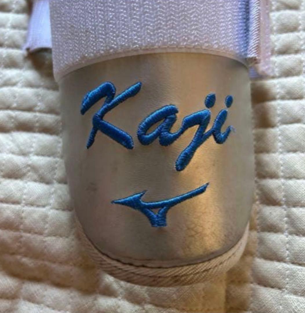 ゆ*ま様 横浜DeNAベイスターズ梶原選手使用エルボーガード