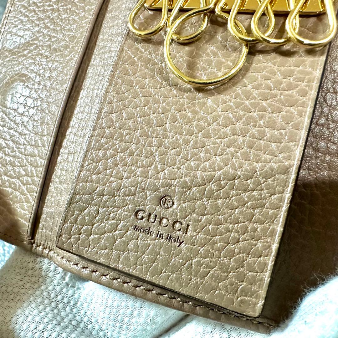 GUCCI GGマーモントキーケース