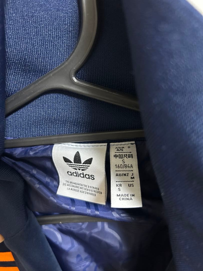 adidas ネイビー トラックジャケット　未使用に近い