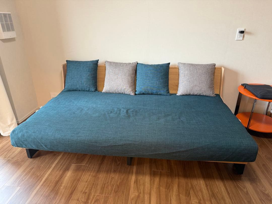 青色ソファベッド 4クッション付き