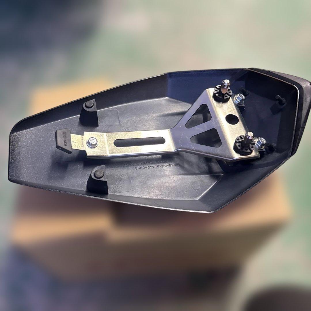 メタリックグレー zx10rse2019年シングルシート