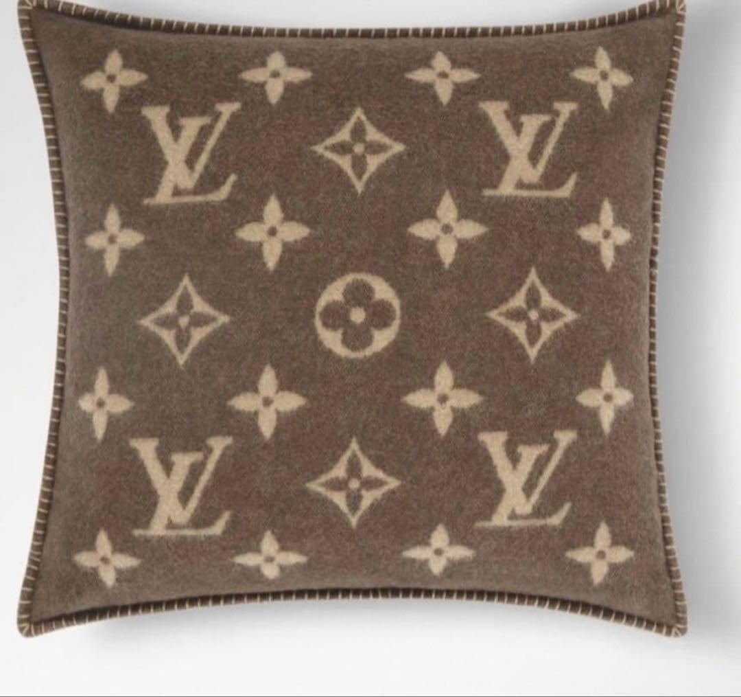 ルイヴィトン　クッション新品未使用　VUITTON