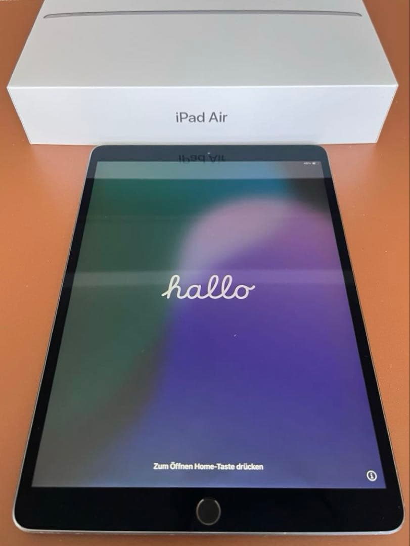 Apple iPad Air Wi-Fi スペースグレイ (第3世代)