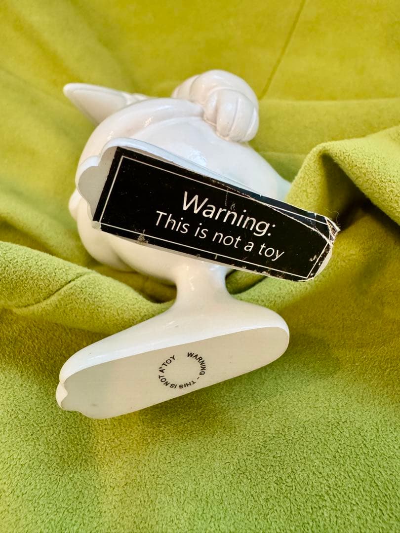 モンクレール白い陶器製の鳥の彫刻