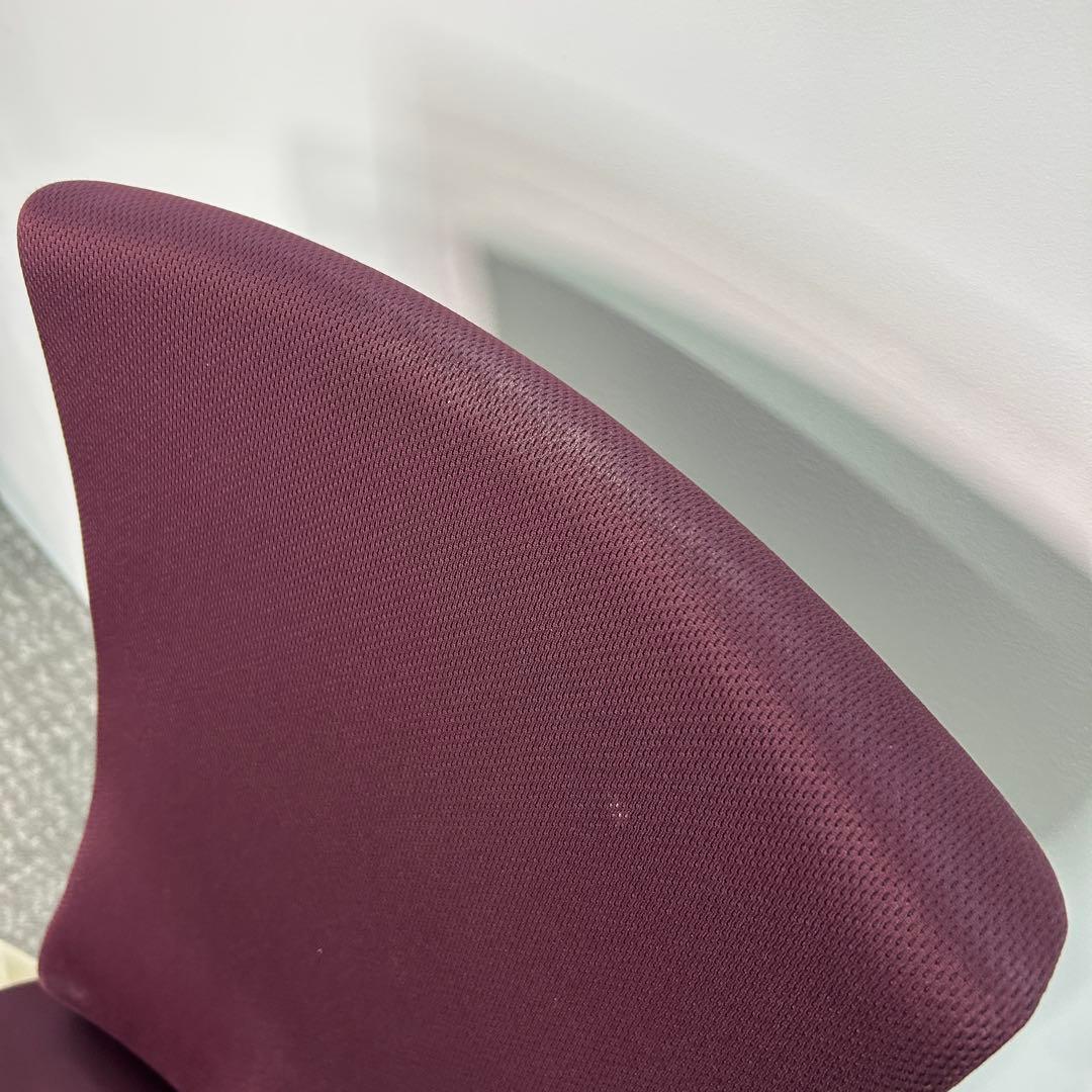 K エンボディチェア ハーマンミラー ホワイト えんじ色系　Embody