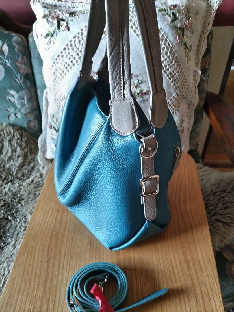 ベアートロッソ　ハンドバッグ兼トートバッグ