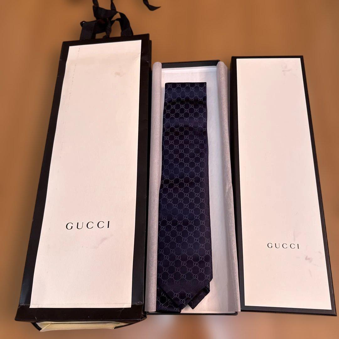 GUCCI ネイビー GGロゴ ネクタイ　クリスマスプレゼント　ブランドネクタイ