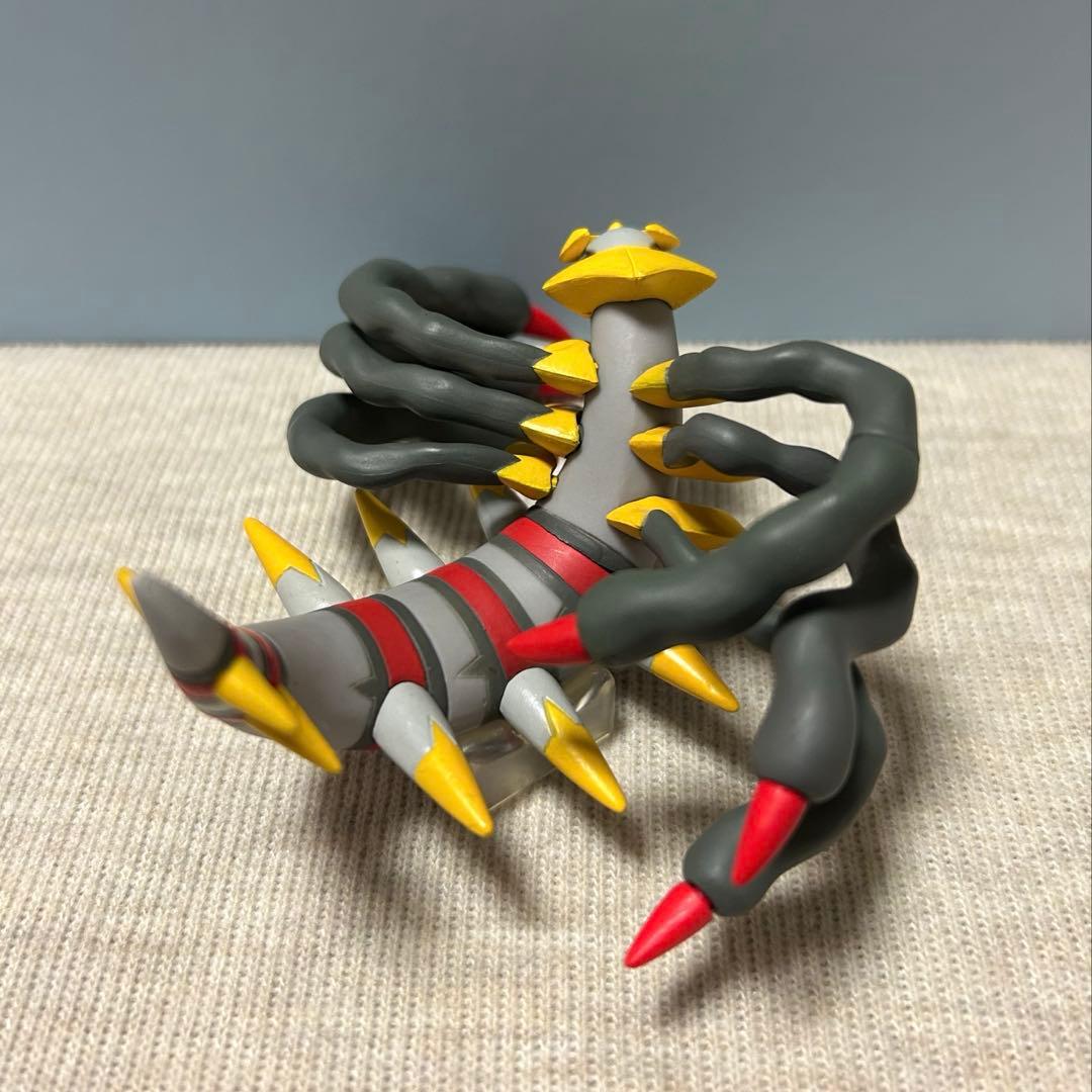 立体ポケモン図鑑　ギラティナ　オリジン　フィギュア　ガチャガチャ