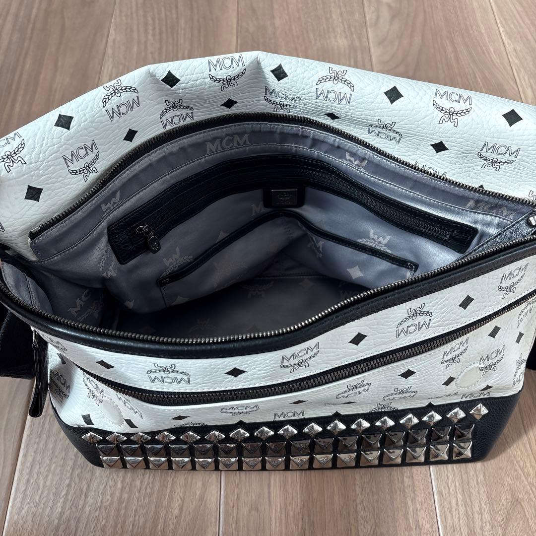MCM スタッズ付きショルダーバッグ