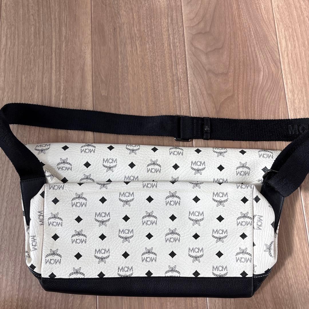 MCM スタッズ付きショルダーバッグ