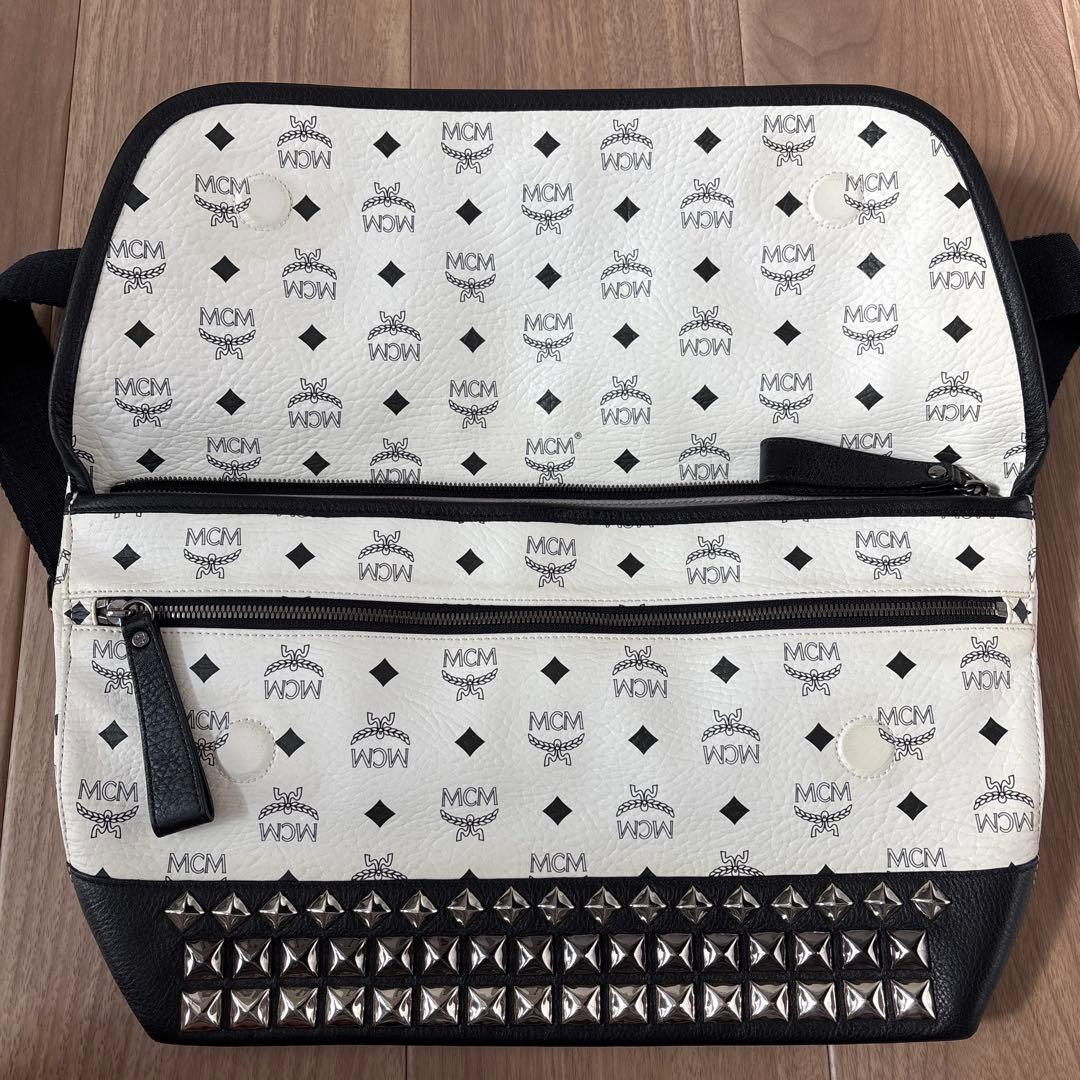 MCM スタッズ付きショルダーバッグ