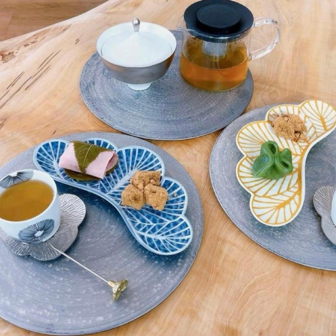 【新品】【大人気】有田焼幸楽窯　錦青純釉銀松葉形前菜皿　縁起物