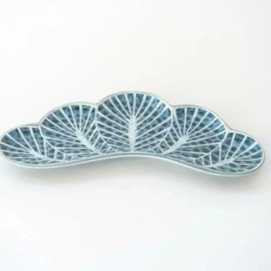 【新品】【大人気】有田焼幸楽窯　錦青純釉銀松葉形前菜皿　縁起物