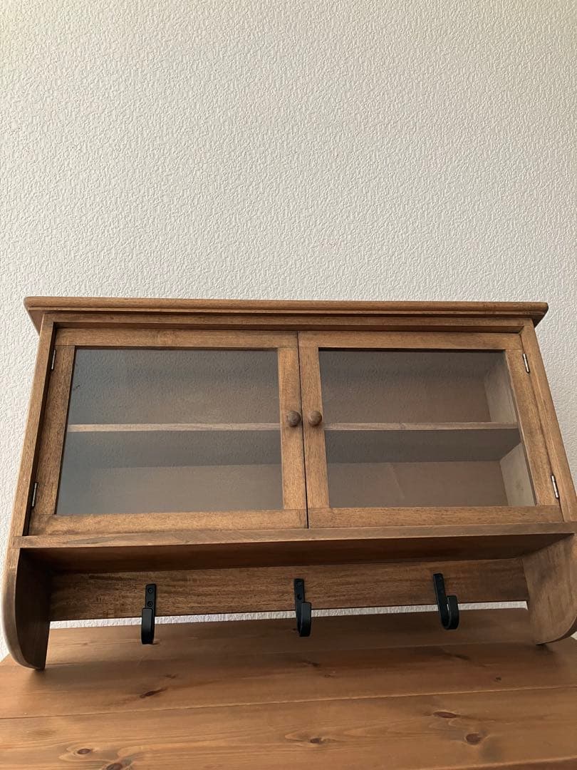 木製壁掛け棚 ガラス扉付き