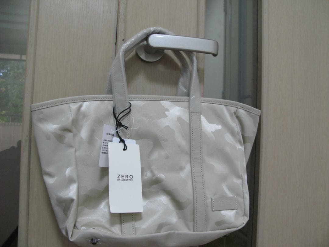 ゼロハリバートン リモンタシリーズ カートトートバッグ　82453　ベージュカモ